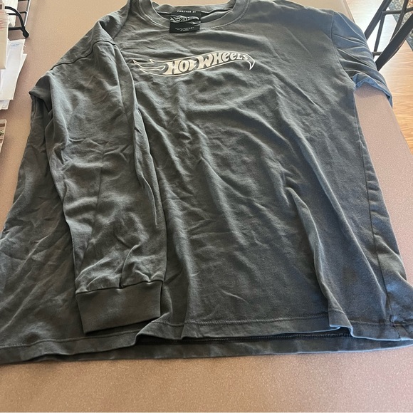 Hot Wheels Graphic Tee. Size S - Picture 3 of 6
